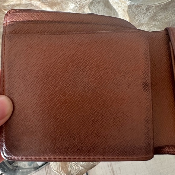 Louis Vuitton Monogram Canvas vintage wallet. Pre-loved purchased on Real Real - Picture 8 of 16